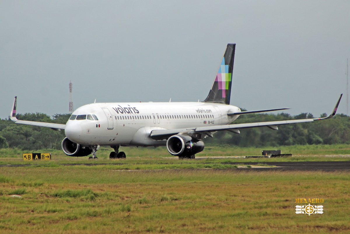 booxmiis's tweet photo. Volaris / Airbus A320-233 / XA-VLE #Mérida #MMMD #MID 10/2024 #México #fotografia #photography #photo #hacerfotos #aviación #aviation #Airbus #MexAero #airlines https://t.co/QBuoI3SxcN