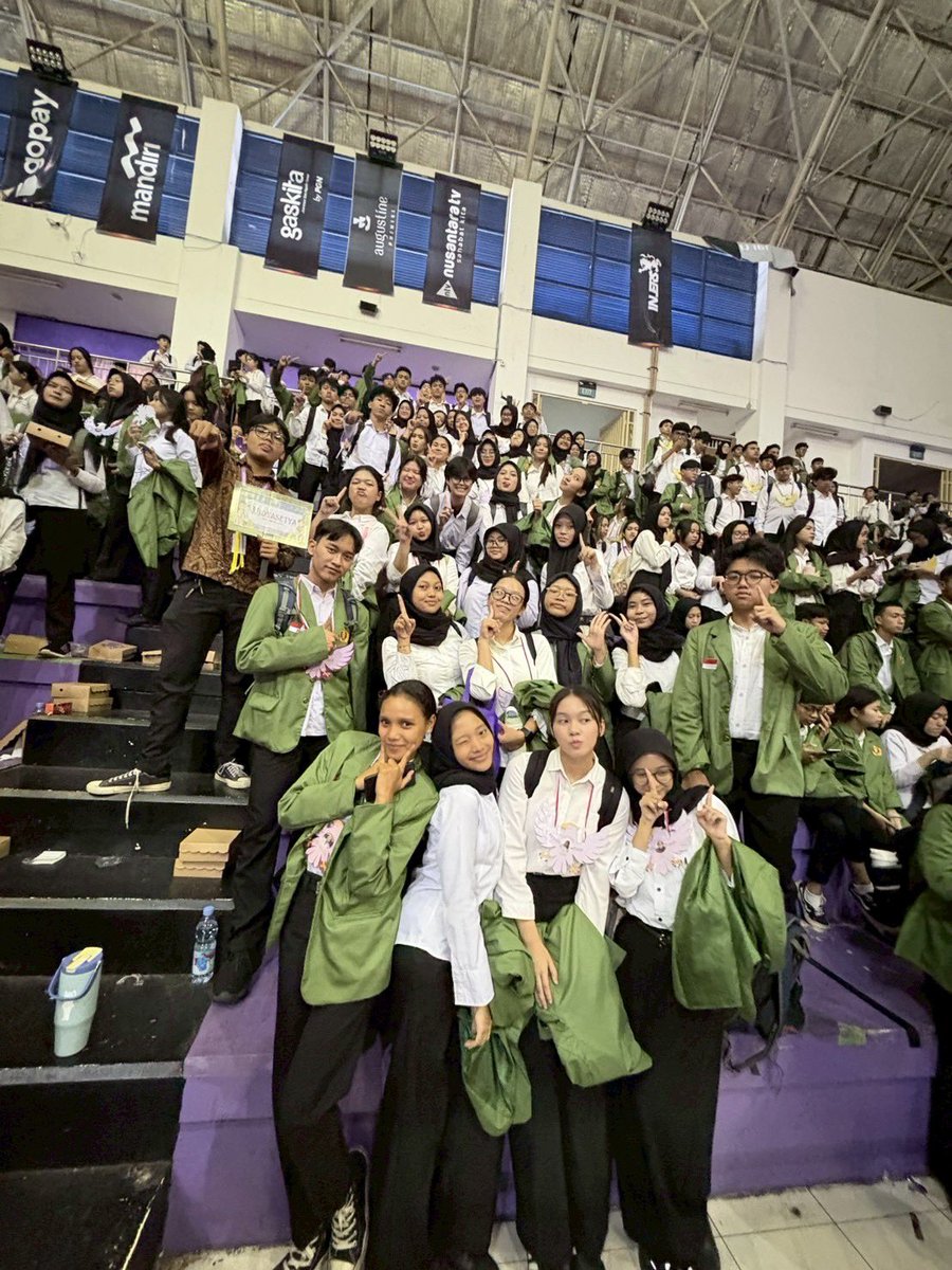 foursummerrr's tweet image. PKKMB FISIP UPNVJ 2025

Halo Kabeh, FISIPERS!🙌

ini day-1 aku pkkmb fisip ketemu temen yang super duper seru bangettt!!

#PKKMBFISIPUPNVJ2025
#LebihMajuUnggulMendunia
#TradisiDalamInovasi
#MenjagaWarisanMenciptakanMasadepan