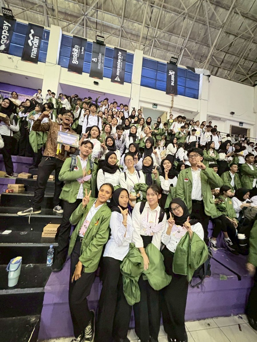 foursummerrr's tweet image. PKKMB FISIP UPNVJ 2025

Halo Kabeh, FISIPERS!🙌

ini day-1 aku pkkmb fisip ketemu temen yang super duper seru bangettt!!

#PKKMBFISIPUPNVJ2025
#LebihMajuUnggulMendunia
#TradisiDalamInovasi
#MenjagaWarisanMenciptakanMasadepan