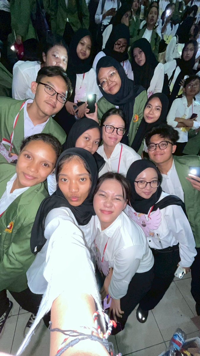 foursummerrr's tweet image. PKKMB FISIP UPNVJ 2025

Hallo kabeh, FISIPERS!🙌

ini seru bangettt

#PKKMBFISIPUPNVJ2025
#LebihMajuUnggulMendunia
#TradisiDalamInovasi
#MenjagaWarisanMenciptakanMasaDepan