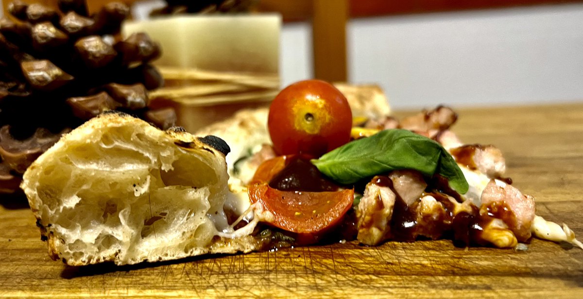 Hellothere✨

Se me complica el plan del finde con el horario de esta semana, así que se adelanta😜

Cualquier día es bueno para una noche de #YisusPizza y ver una peli, Change my mind🤭🍕

Además tengo ganas de seguir avanzando por el DLC de Elden Ring🔥

Buenas noches familia💜