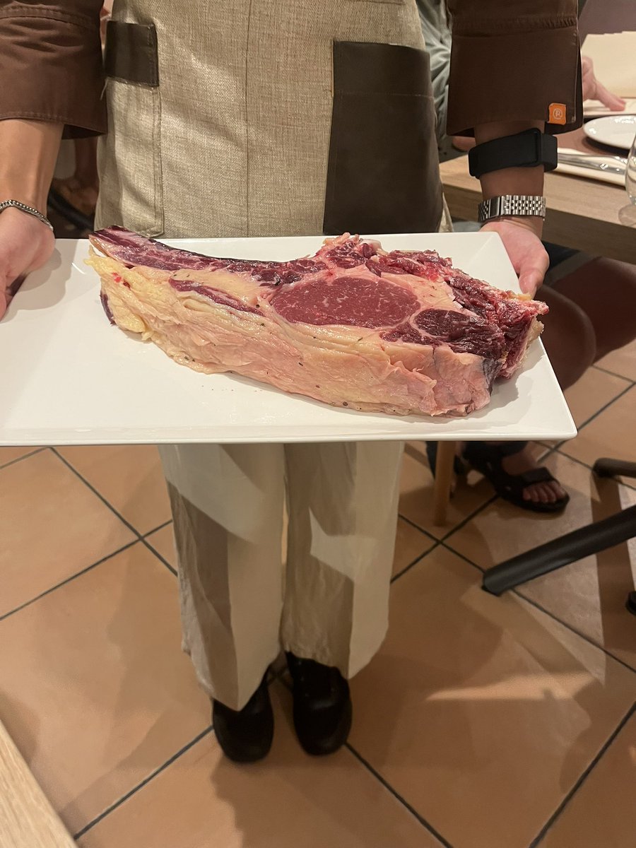 SkoogChristian's tweet photo. Bestälde en liten köttbit🤷‍♂️ https://t.co/YVwdBuvpkN
