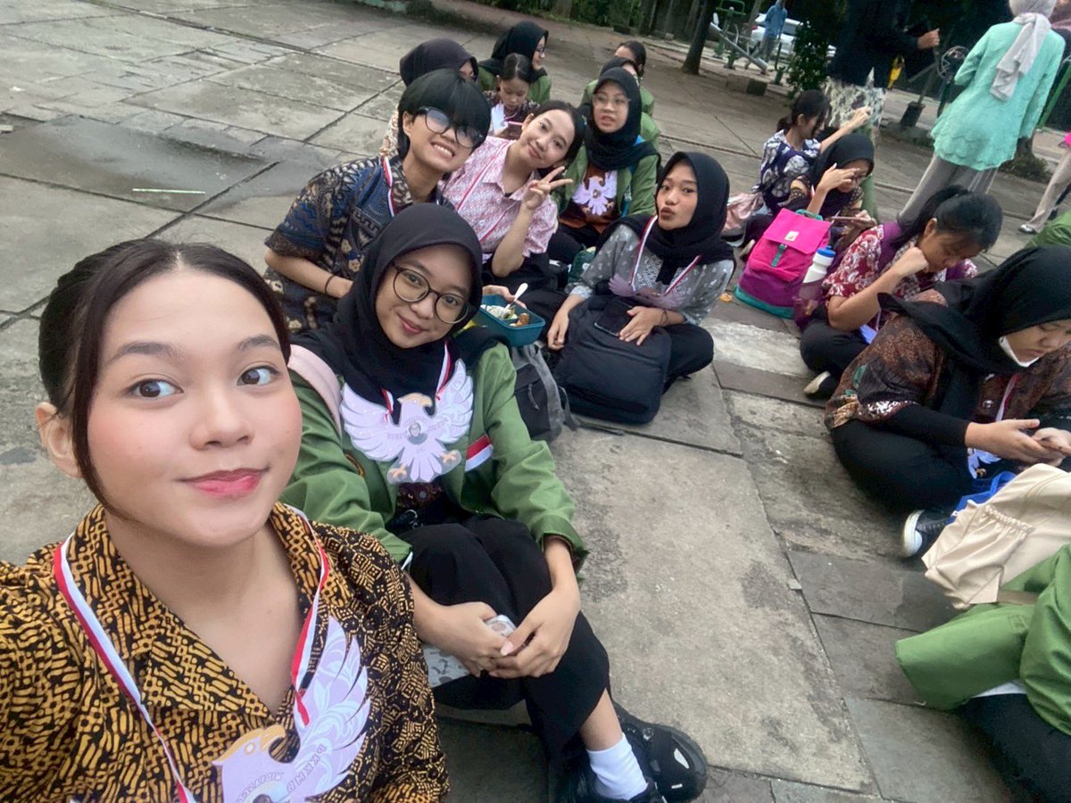 foursummerrr's tweet image. PKKMB FISIP UPNVJ 2025

Hallo kabeh, FISIPERS!🙌

ini lagi nunggu antrian masukk

#PKKMBFISIPUPNVJ2025
#LebihMajuUnggulMendunia
#TradisiDalamInovasi
#MenjagaWarisanMenciptakanMasaDepan