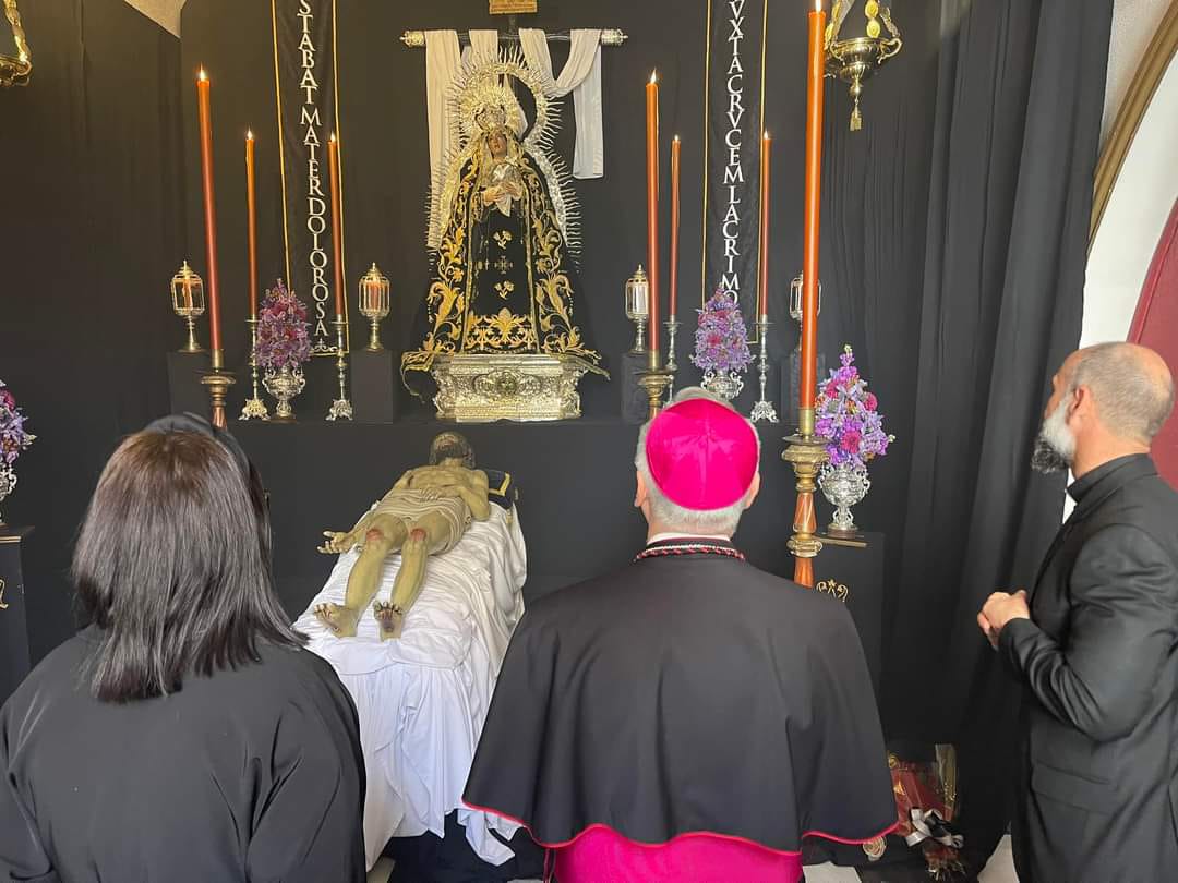 ORACIÓN POR NUESTRO RVDMO SR. OBISPO.

La Hermana Mayor y la Junta de Gobierno os rogamos que elevemos juntos una oración por  Monseñor D. José Rico Pavés, por su salud y pronta recuperación.