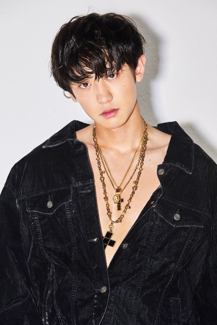 baekminou's tweet photo. got chanyeol🤍

who’s older: him 
who’s taller: him 
who’s shy: him
who’s funnier: me 
who’s sensitive: him 
who’s annoying: me 🤓
who’s caring: both 
who’s flirty: him, I don’t have the power of rizzness 

reply for an idol!! https://t.co/7yfj8BMdrQ