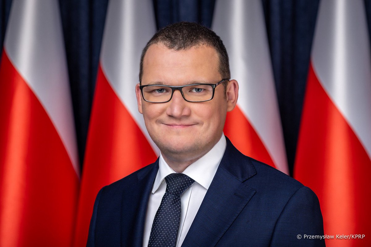 Szef Gabinetu Prezydenta RP <a href="/szefernaker/">Paweł Szefernaker 🇵🇱</a> w <a href="/RepublikaTV/">Telewizja Republika 🇵🇱 #włączprawdę</a>:
Słuchając rzecznika rządu, przecierałem oczy ze zdumienia. Nie wiem, dlaczego taką komunikację podjęli. My postanowiliśmy, że będziemy robić swoje, nie będziemy tego komunikować przed, nie było takiej potrzeby. Wiedzieliśmy