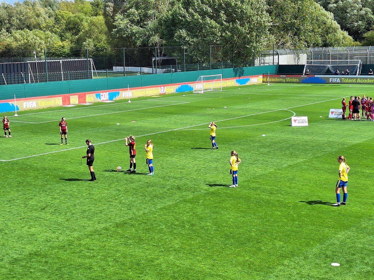 A fantastic U13 Girls Academi launch event at Dragon Park today with both North and South clubs in attendance. Our girls represented the club superbly and we look forward to commencing the academi league season in September 🟡🔵⚽️