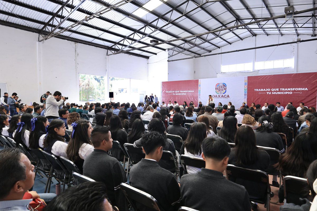 IXTLÁN SIGUE FLORECIENDO CON LA PRIMAVERA OAXAQUEÑA

Venimos una vez más a Ixtlán de Juárez, junto a la Presidenta Honoraria del <a href="/DIF_Oaxaca/">DIF Oaxaca</a>, <a href="/Irma_BolanosOax/">Irma Bolaños Quijano</a>, para informar las acciones que vamos a llevar a cabo con la estrategia Trabajo que Transforma tu Municipio, con la que