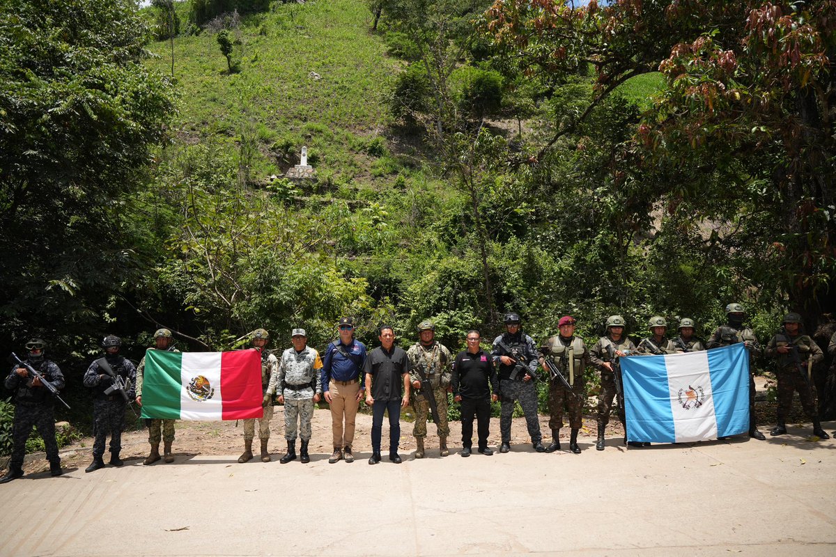 Junto a la Fiscalía General del Estado, la Defensa y la Guardia Nacional, encabezamos una importante reunión en la frontera con Guatemala, para fortalecer la cooperación y garantizar la seguridad en toda la región. Nuestra prioridad es proteger a las y los ciudadanos.
