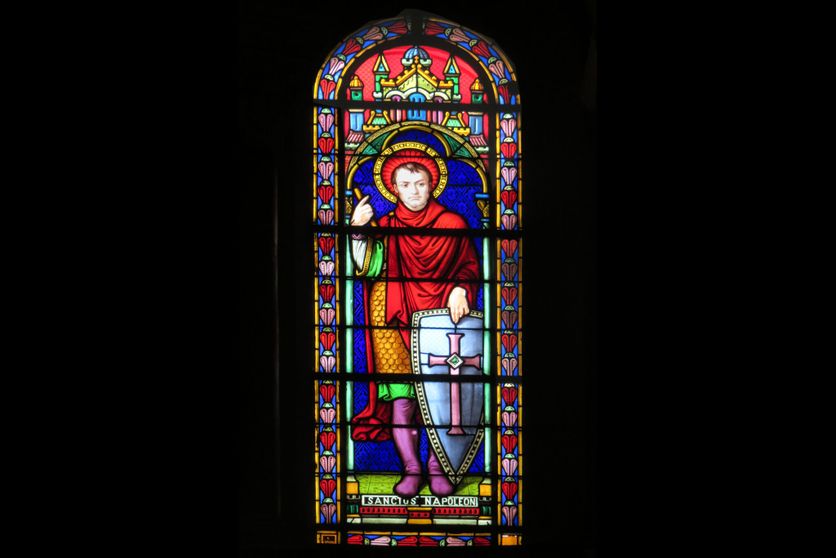 LemeeErwan's tweet photo. Le 19 février 1806, Napoléon 1er publié un décret instituant la fête de Saint Napoléon tous les 15 Août en France. Un décret apostolique du cardinal capara confirma cette décision quelques jours plus tard.

Vitrail dans l'église Saint Louis de Vichy. https://t.co/SelTHIAukS