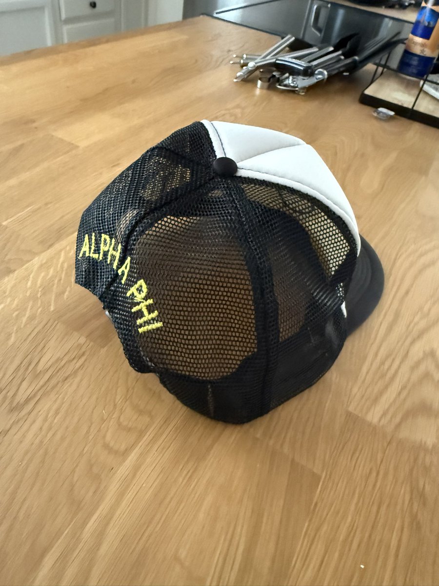 iamRealGaryJ's tweet image. brushing the dust off the whores’ old hat and going deep in my bag for this kill #1standgoal