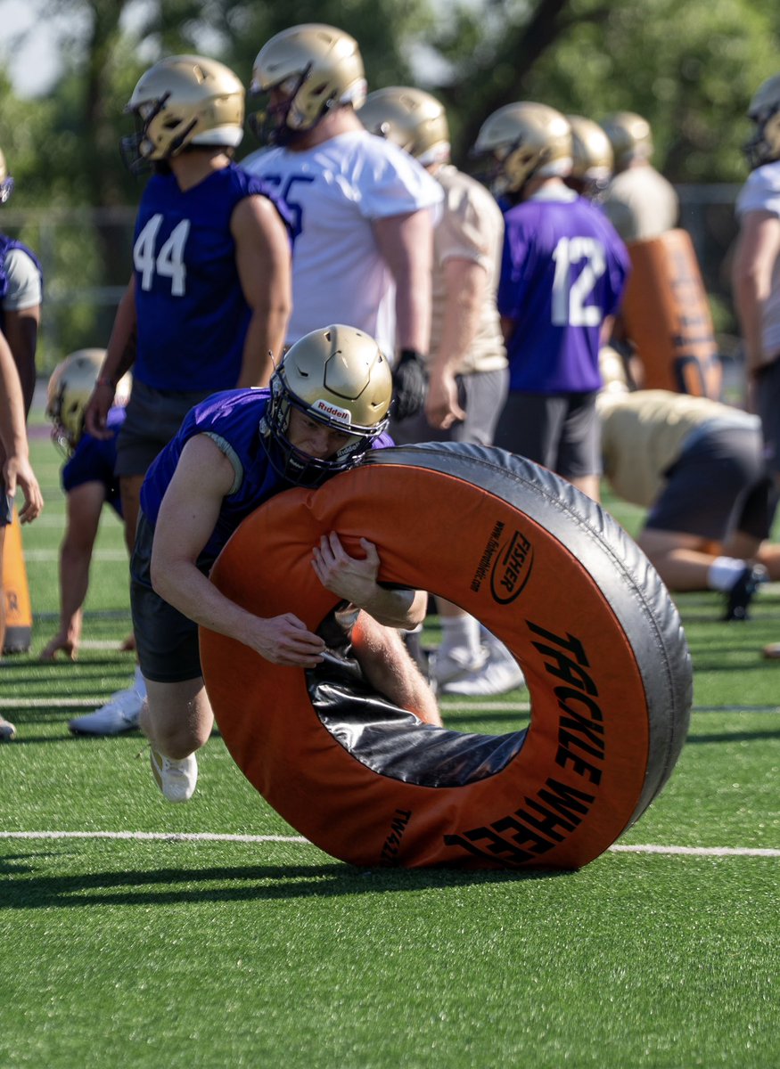 Loras College Football tweet media