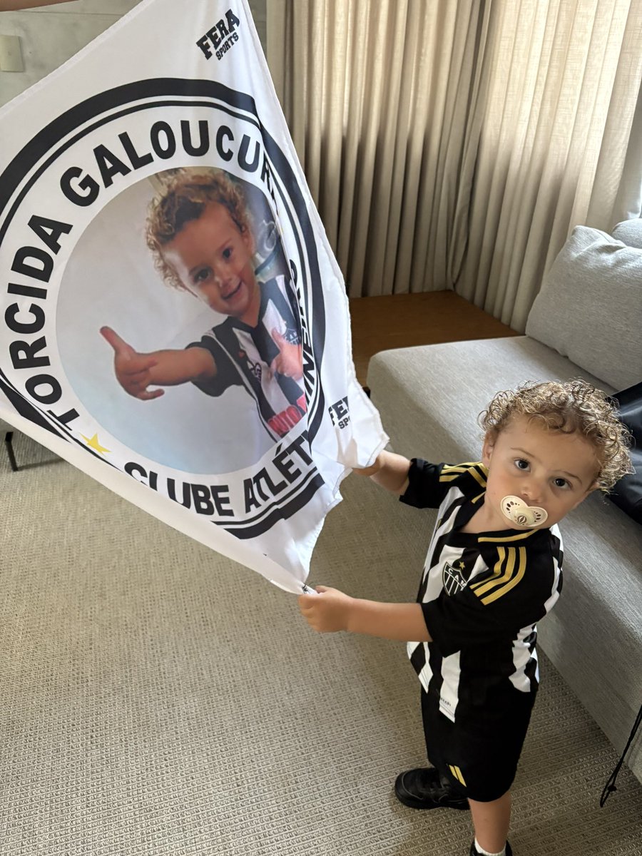 Gu_arana's tweet photo. Agora os homi tem bandeira hahaha presente top da TOG !! 🖤🐔 https://t.co/8JFn4U9lAQ