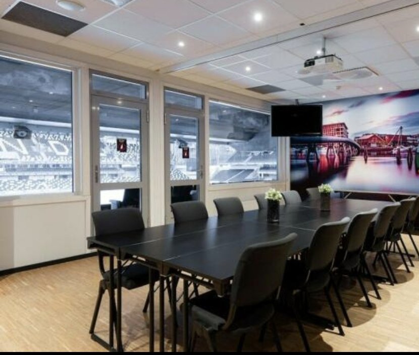 Wenn ich morgen keine Tickets bekomme schaue ich das Spiel einfach aus dem Konferenzraum vom Hotel...
#Mainz05