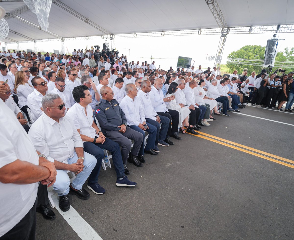 warnaudbisono's tweet photo. ¡El Sur está más cerca! 🇩🇴
Impulsada por el presidente @luisabinader, la nueva Circunvalación de Baní conecta la región, abre oportunidades y mejora la vida de miles.

Enhorabuena al @MOPCRD , @EduardoEstrella y todo el equipo. https://t.co/4QDd7GTH5y