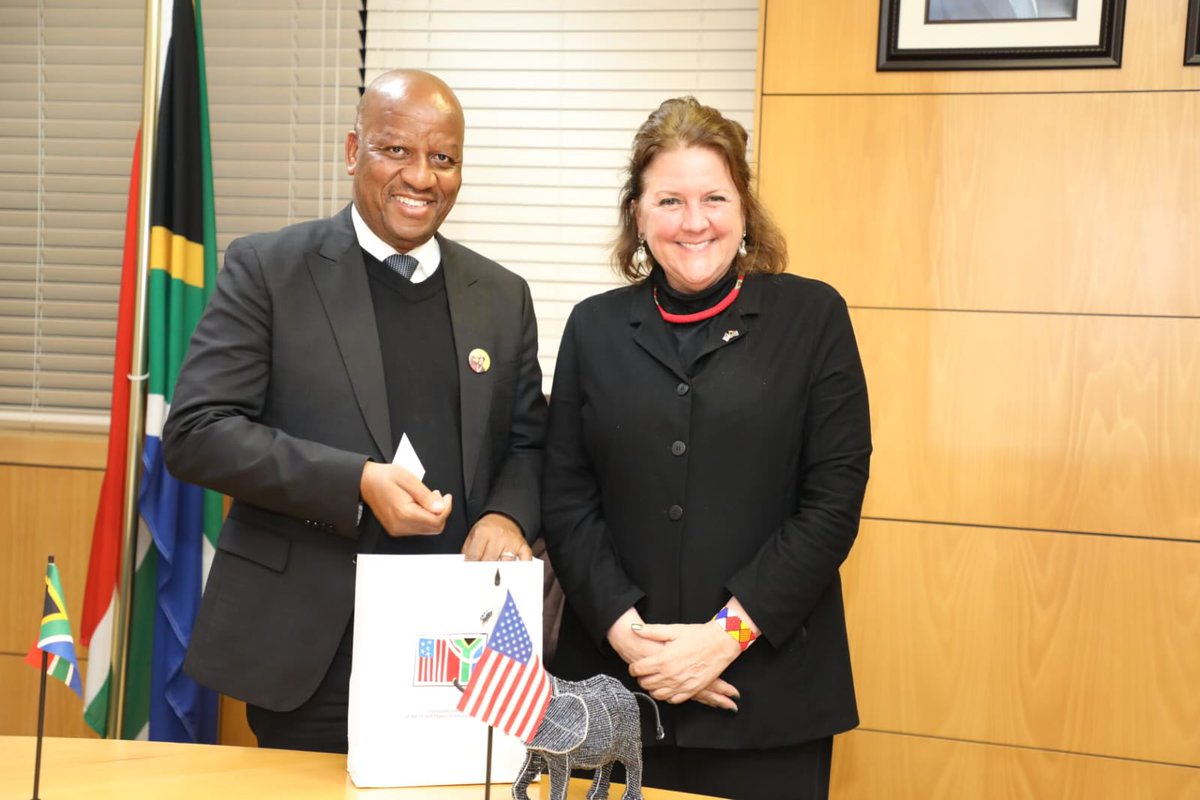 PUBLIC &amp; ECONOMIC DIPLOMACY
This week, I welcomed the newly appointed U.S. Consul General in Durban, Ms. Rebecca E. Gonzales (<a href="/USEmbassySA/">US Embassy SA</a>), as we continue strengthening public and economic diplomacy. <a href="/kzngov/">KZN Provincial Gov</a>