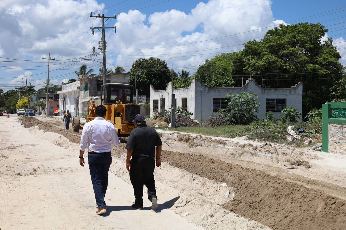 erikrihaniglez's tweet image. Por un #ProgresoParaTodos, realizamos la renivelación de calles en la comisaría de Chicxulub Puerto, mejorando la movilidad y seguridad vial de las y los vecinos del puerto.

#100xProgreso