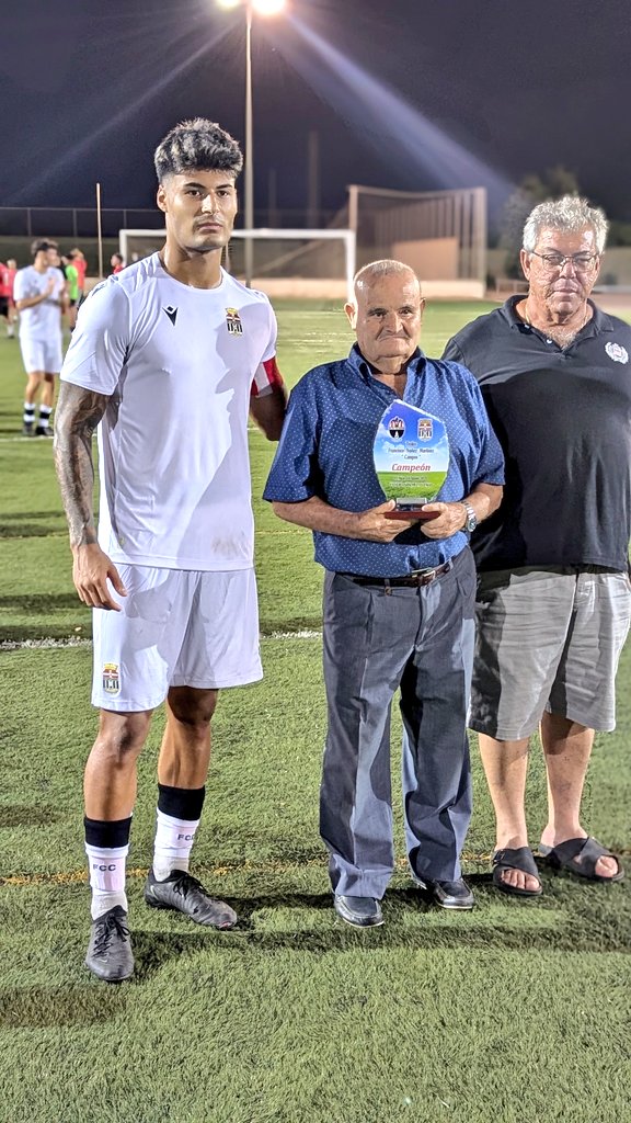 FCC_Cantera's tweet photo. 🏆2-3 | El conjunto local llegó a empatar el partido, pero un gol de Juan Lucas le da la victoria al filial albinegro, y conseguimos el trofeo "Francisco Núñez"

Gracias al @CD_Algar por invitarnos, y mucha suerte esta temporada.

#CanteraAlbinegra https://t.co/IrsteVtcKb