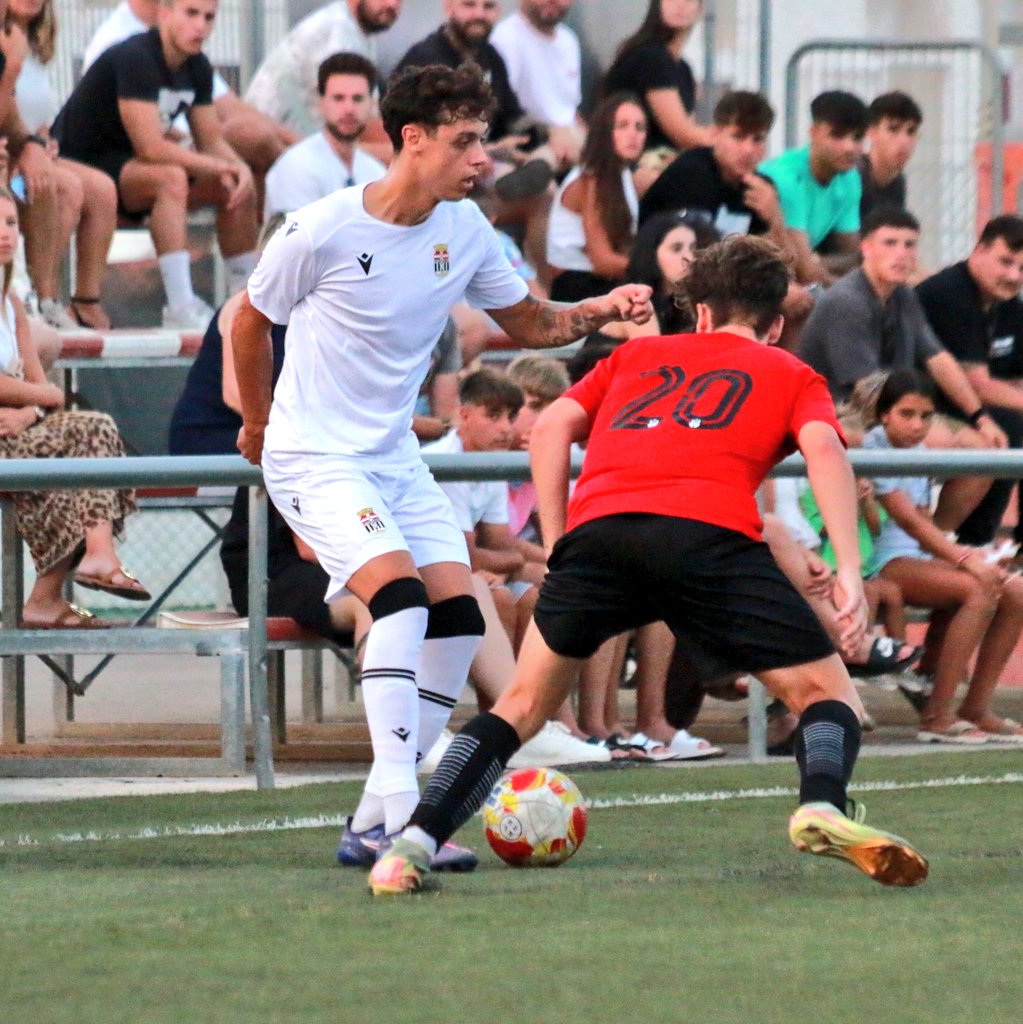 🏆2-3 | El conjunto local llegó a empatar el partido, pero un gol de Juan Lucas le da la victoria al filial albinegro, y conseguimos el trofeo "Francisco Núñez"

Gracias al <a href="/CD_Algar/">CD Algar</a> por invitarnos, y mucha suerte esta temporada.

#CanteraAlbinegra