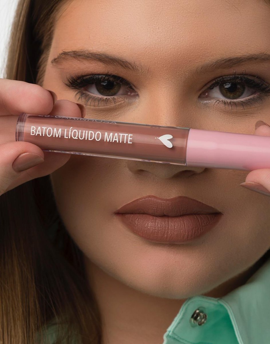 kolossmakeup's tweet photo. ✨ Aquele nude clássico que nunca sai de cena! O Batom Líquido Matte na cor 25- Carinhosa da Koloss Makeup é aquele tom coringa que combina com tudo — elegante, versátil e perfeito pra qualquer ocasião. 💋 Alta pigmentação, conforto nos lábios e acabamento impecável. https://t.co/IuQEuCPhtk