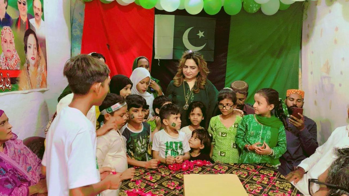 IshratMughalPPP's tweet photo. Participation in the cake cutting program organized by Princess Rajput at #PS_63 UC-118 on the occasion of August 14 Independence Day. https://t.co/GhrtMz1hxf
