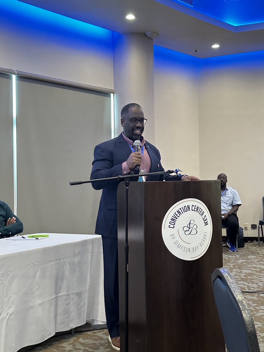 AFTIntlAffairs's tweet image. 📢 "Alone we struggle, together we soar!" @AFTunion’s S-T Fed Ingram cheers @CUTunion’s 90 years &amp;amp; demands worldwide unity: From picket lines to classrooms, our strength multiplies when we stand arm-in-arm across every border. ✨ #GlobalSolidarity #UnionProud @eduint