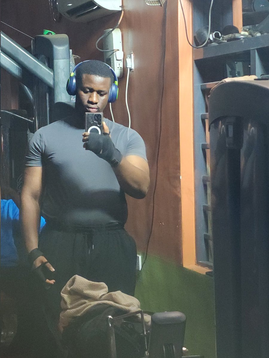 UakdikeM's tweet photo. One $BTC anyone?😂😂
#gymlife https://t.co/saiCytnzIN