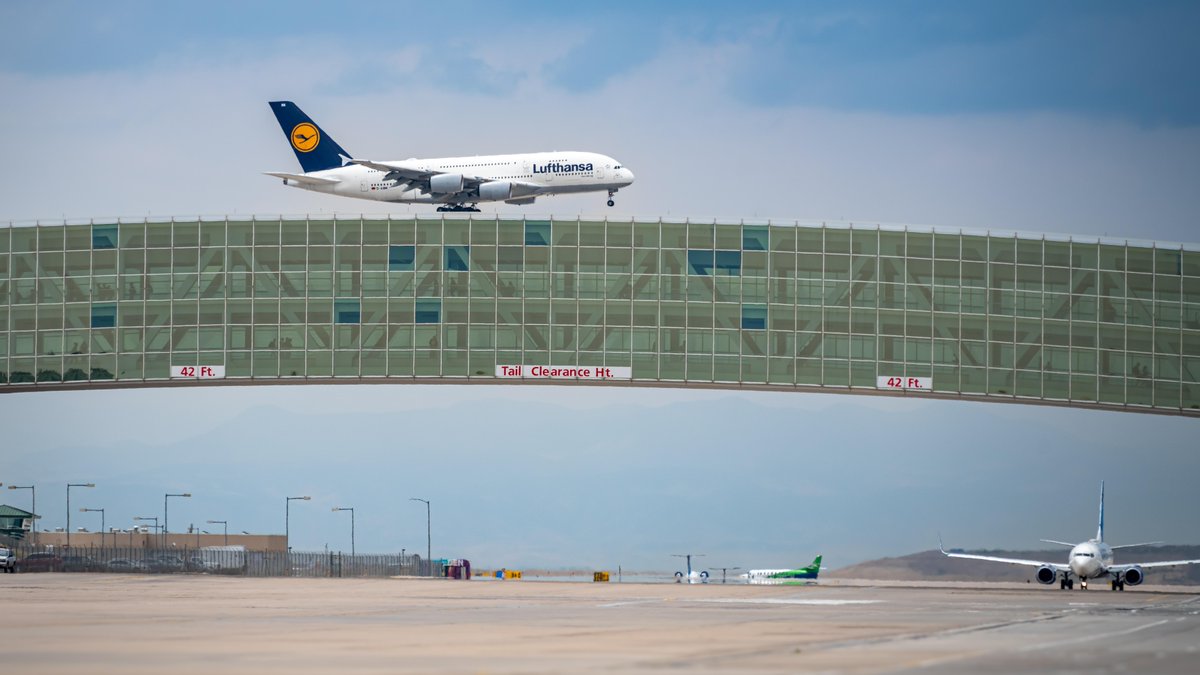 Denver Int'l Airport tweet media