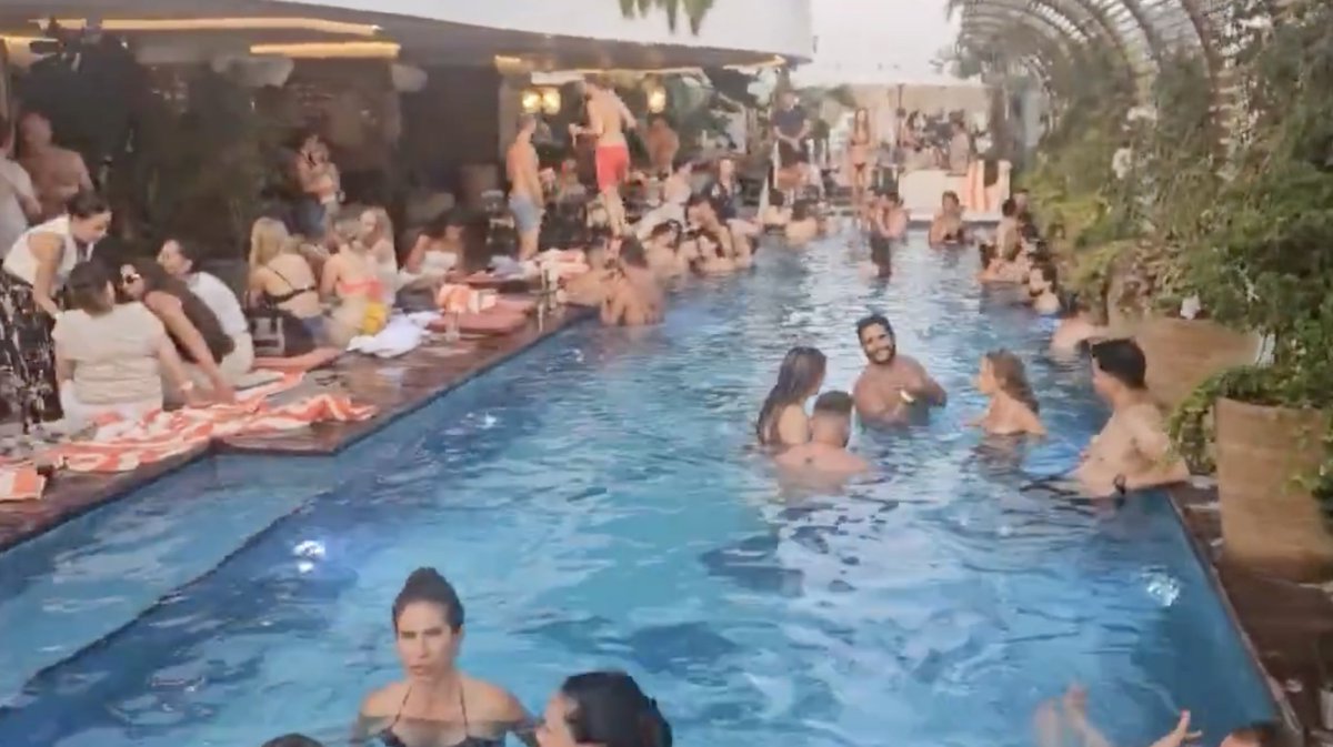 I don't see any difference.