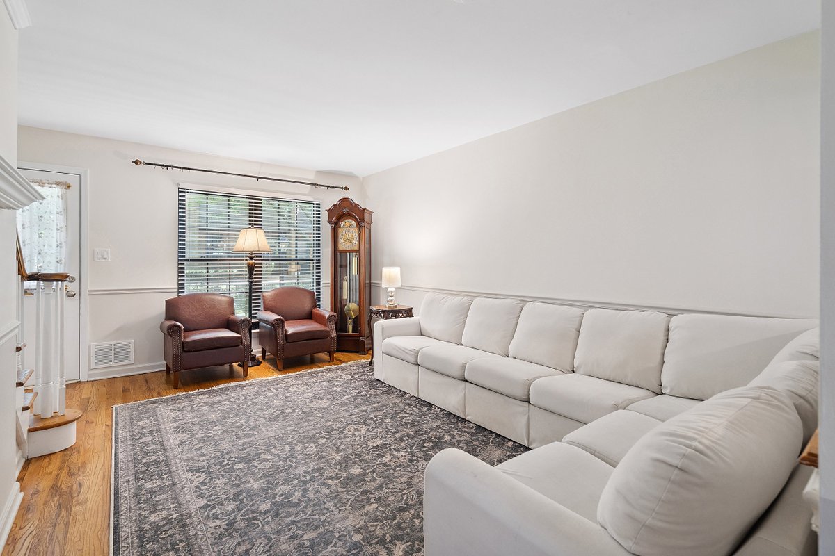 ColtsNeckRealty's tweet photo. Nancy closed on 301 Spring St, #19 in Red Bank for $22,000 over ask. #RedBank #ColtsNeckRealty #Sold #HomeForSale #ForSale #MonmouthCounty #realtor #realestateagent #homeselling #homebuying #newjerseyrealtor #luxuryrealestate  #monmouthcountyrealestate #realestate #newjersey  #NJ https://t.co/hecUtkR189