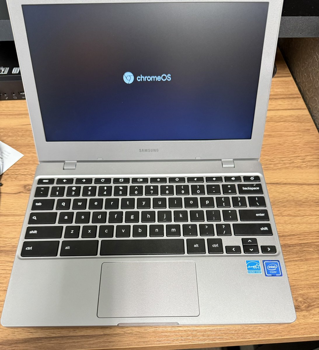 RepairTech91's tweet image. Samsung Chromebook Screen Replacement Tech Tip: Always turn on the device to test the screen after installation before you put everything back together. The screen can get damaged during shipping, or the seller/company may send a screen that is already broken. #screenrepair