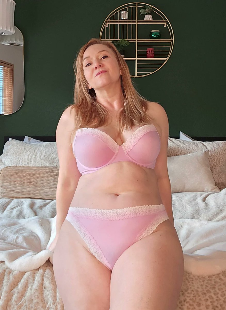 Crystal__1973's tweet photo. Would you like to be this Mom's plaything? https://t.co/ieObjdUxRr