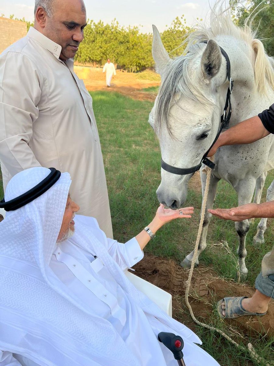 اصبر على إشتياقي لك
حتى يعجز الصبر 
من صبري عليه …
      
تغشاك الله برحمته ورضوانه 
                     آمين 

#عبود_باعشن_رحمه_الله
#همس_لوالدي