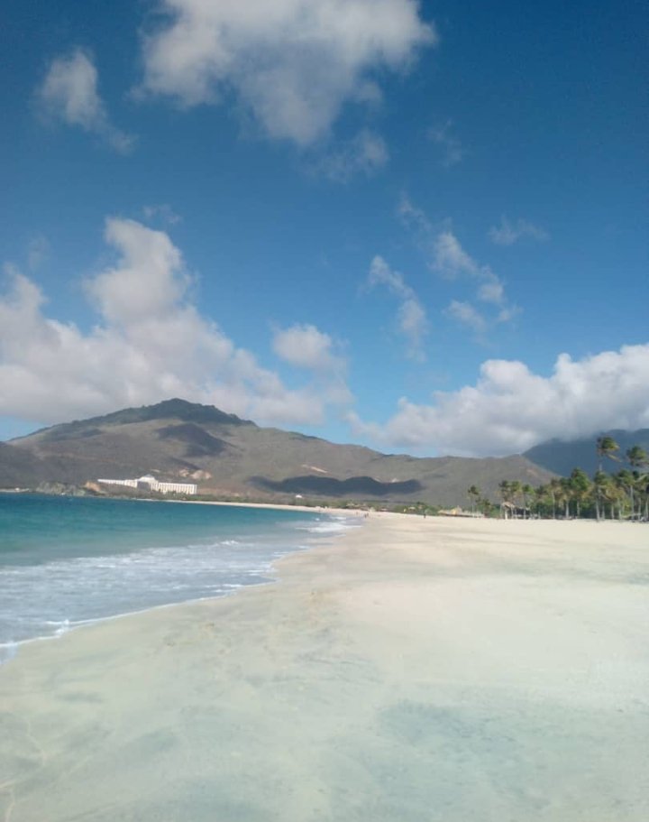 chicovallero's tweet photo. Playa Puerto Cruz. Margarita en el corazón donde quiera que un margariteño esté https://t.co/Hgzic9n4rD