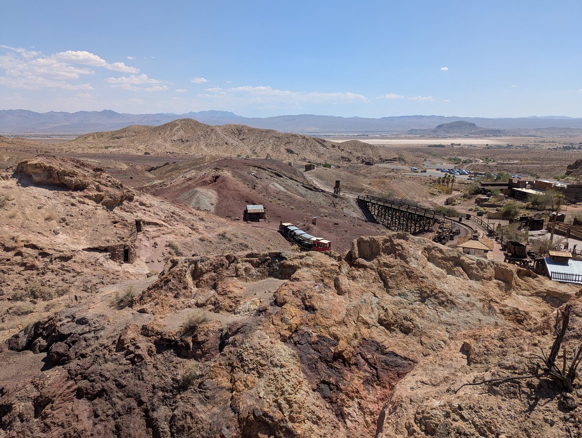 phillip_oriley's tweet photo. Calico Ghost Town. An 1800s mining town in the Yermo, California desert. The town has many shops, museums, a saloon, &amp; a mine.
#calicoghosttown #calico #calicoca #yermo #ghosttown #statepark #californiastatepark #californiadesert  #miningtown #california #westerntown #1800s https://t.co/Y8PBmozv2V