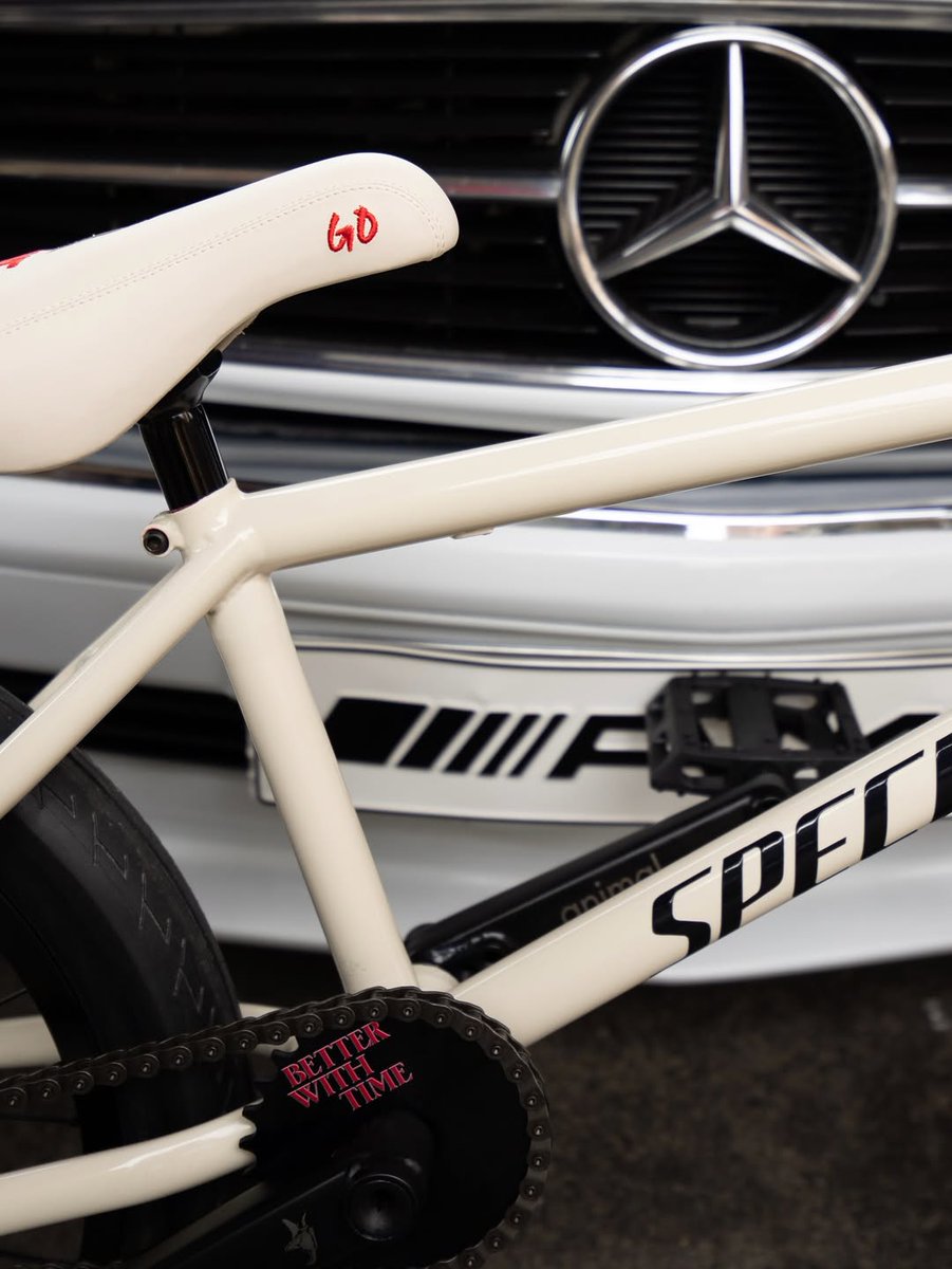 ModernNotoriety's tweet photo. Nigel Sylvester x Specialized "Better With Time" BMX Bike (2025) 🚲💨 https://t.co/N59DzAF93c