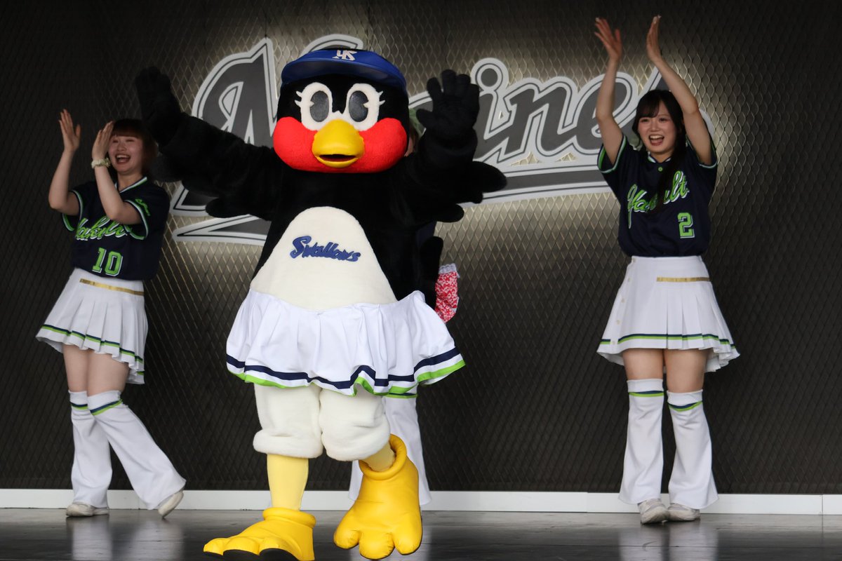 mayumi_yuri's tweet photo. セ・パ交流戦でZOZOマリンスタジアムに来られた東京ヤクルトスワローズダンスチーム『Passion』😊につばみ😃🐧
#passion #パッション #RUNA #MINII #NATSUKI #HIIRAGI #KAREN #交流戦 #つばみ
https://t.co/uPb0ZH7Se1 https://t.co/jizL43HRw3