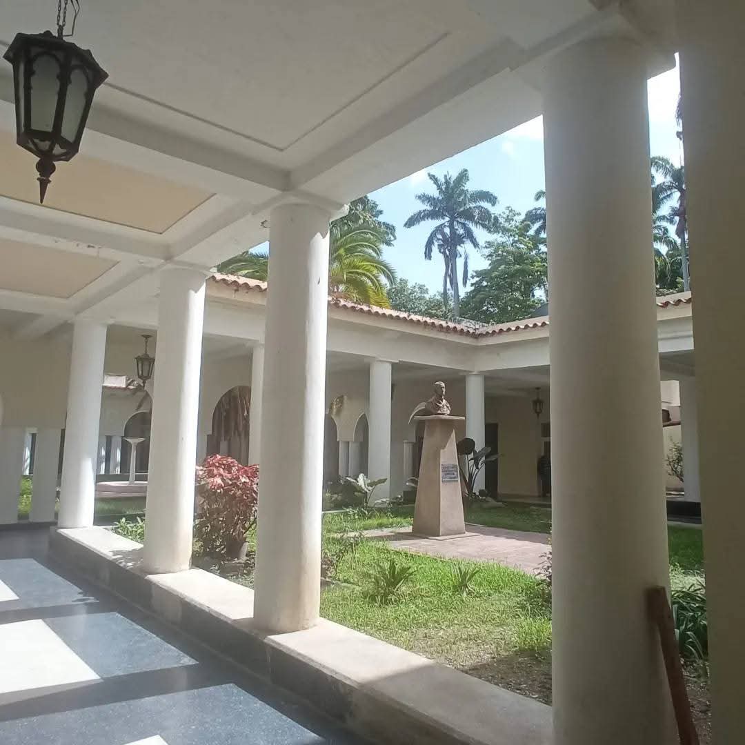 Fotografiar rincones a cualquier parte que llego, es genial ♥️

En este caso en una de las edificaciones más importantes de #Maracay