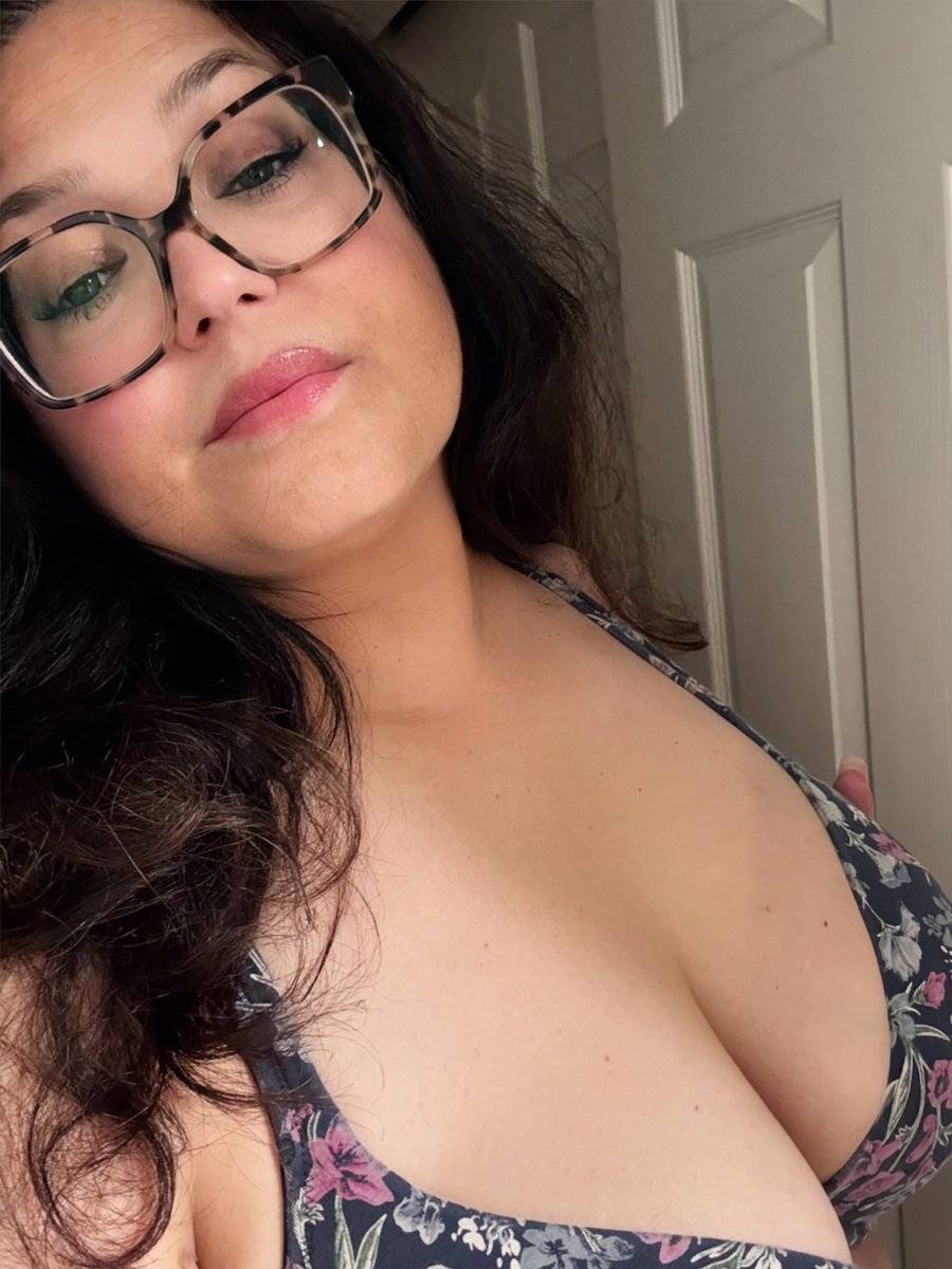 You know you want to see them, touch them, suck them, bite them… DM me on OnlyFans. I’ll at least show you what you want to see. onlyfans.com/bigbootyhaven