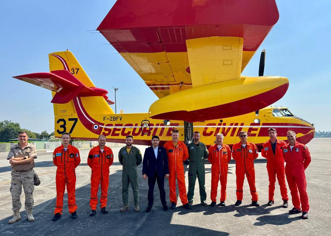 🇪🇸🇫🇷 #EUCivPro 🇪🇺 Déployés en Espagne dans le cadre du Mécanisme de protection civile de l’Union pour faire face aux violents incendies qui touchent le pays, les 2 #Canadair et le #Beech ont débuté les opérations.
Aux côtés des #Canadair espagnols, ils ont réalisé plusieurs