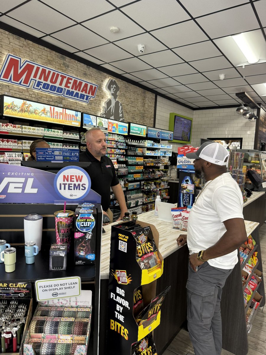 Great to be at Minuteman in Myrtle Beach for a behind-the-scenes tour.

I got to shadow the store manager, learn the ropes behind the counter, and even serve a few customers myself.

Always grateful for the hardworking men and women who keep South Carolina running strong!