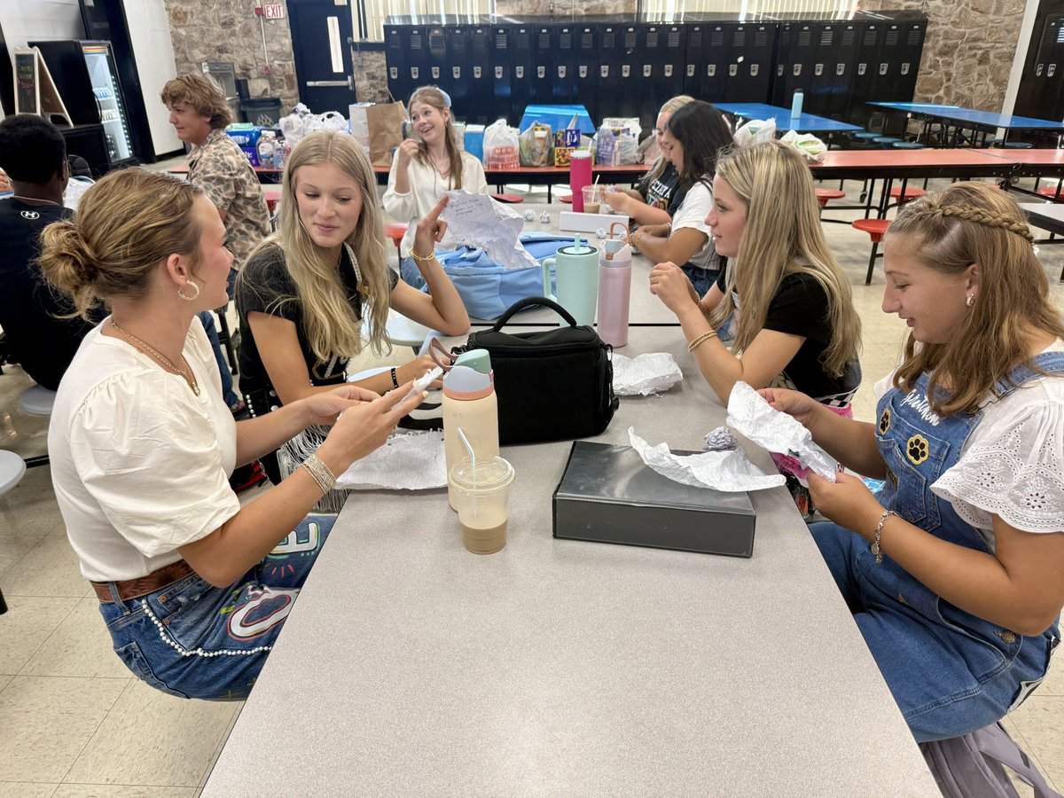 RTCISDAthletics's tweet photo. RTC first day vibes 😎

✏️Notes to seniors
✏️Notes to 7th graders
🪨📄✂️ battle for prize
🃏drawings for prizes

#RTCProud #RisingToChallenges https://t.co/wd74MuDsNX