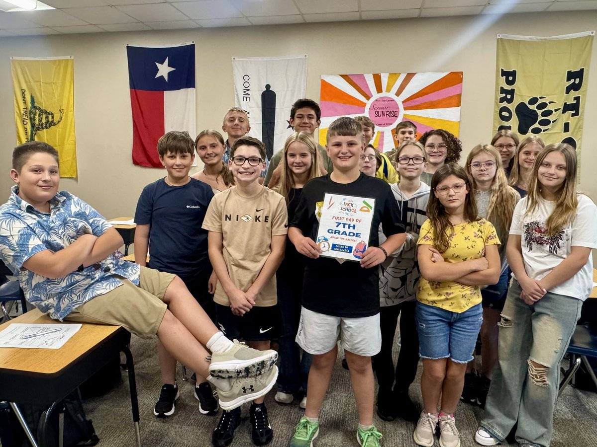 RTCISDAthletics's tweet photo. RTC first day vibes 😎

✏️Notes to seniors
✏️Notes to 7th graders
🪨📄✂️ battle for prize
🃏drawings for prizes

#RTCProud #RisingToChallenges https://t.co/wd74MuDsNX