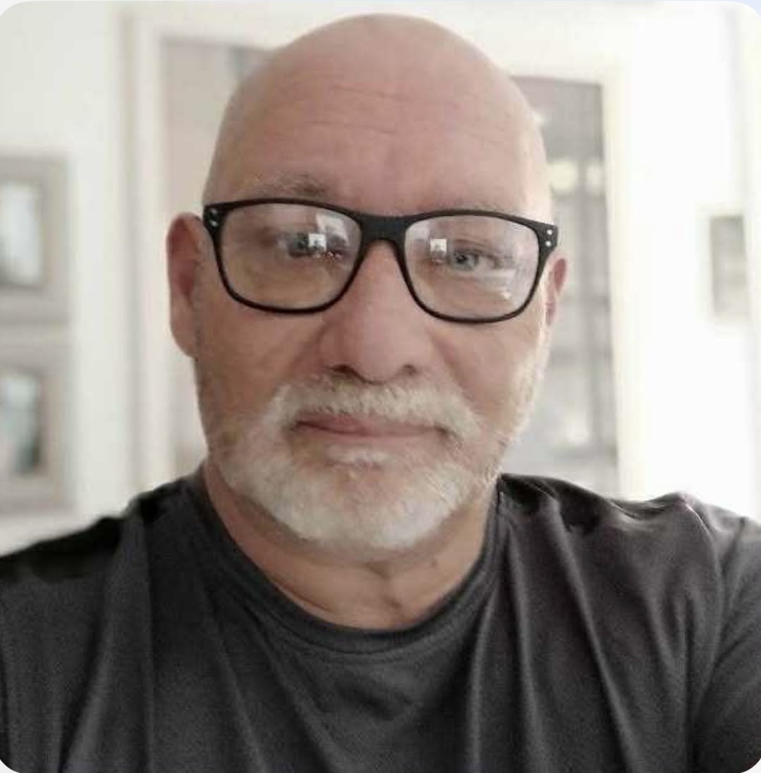 On m’annonce la disparition d’Eric Charlet , des suites d’un cancer . Il venait de fêter ces 60 ans ce 9 août.
Eric Charlet avait eut une belle carrière radiophonique,de Radio Service à Europe 2,de NRJ à Chérie FM,et dernièrement sur Légende FM (2018/2024). 
Sincères condoléances