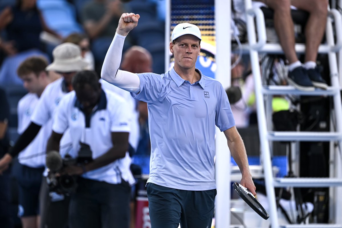 Un solo uomo al comando: si chiama #Sinner e fa un altro sport rispetto agli umani. 6-0 in 27 minuti per Jannik, solo 9 punti concessi a Auger-Aliassime nel primo set (7° 6-0 stagionale vinto). 
6-0 6-2 in totale dominio tecnico in ogni settore del campo. Velocità proibitive 🔥💪