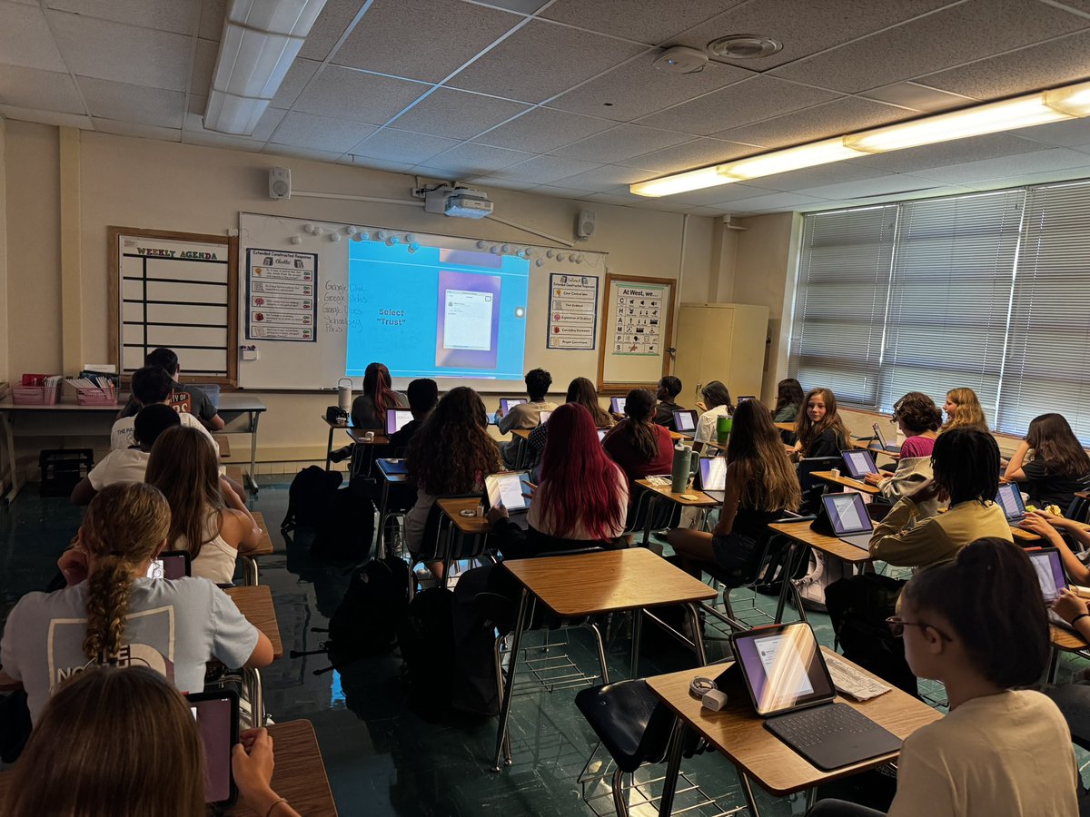 RISD iTeam tweet media