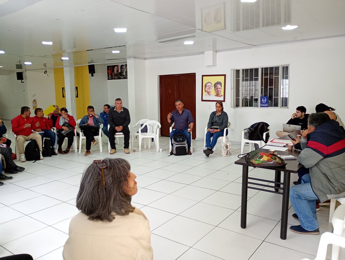 Agenda Nacional Campesina (@agendanacionalc) on Twitter photo Continuamos la socialización de la #ConsultaCampesinaYa hoy con los Sindicatos <a href="/CGTCol/">CGT Oficial Colombia</a> <a href="/cutcolombia/">Central Unitaria de Trabajadores</a> <a href="/fecode/">fecode</a> <a href="/fecodeen_cund/">Fecode en Cund</a> y la Asamblea Nacional por las Reformas Sociales la Paz y la Unidad. Total apoyo a la consulta campesina
<a href="/petrogustavo/">Gustavo Petro</a>
<a href="/MinAgricultura/">Min. de Agricultura</a>
<a href="/harmanfelipe/">Harman Felipe</a> Continuamos la socialización de la #ConsultaCampesinaYa hoy con los Sindicatos <a href="/CGTCol/">CGT Oficial Colombia</a> <a href="/cutcolombia/">Central Unitaria de Trabajadores</a> <a href="/fecode/">fecode</a> <a href="/fecodeen_cund/">Fecode en Cund</a> y la Asamblea Nacional por las Reformas Sociales la Paz y la Unidad. Total apoyo a la consulta campesina
<a href="/petrogustavo/">Gustavo Petro</a>
<a href="/MinAgricultura/">Min. de Agricultura</a>
<a href="/harmanfelipe/">Harman Felipe</a>