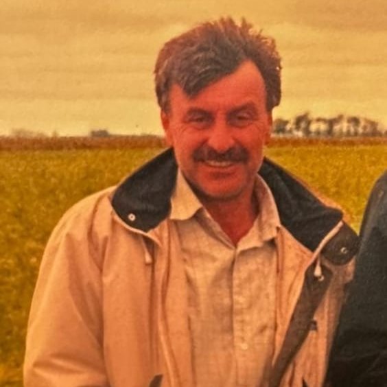 "Lamentamos profundamente el fallecimiento de un amigo de la casa, gran persona y profesional, Juan Ernesto Romagnoli. 
Acompañamos a su familia, seres queridos y a todo el equipo de Fumisen en este difícil momento. Q.E.P.D.”