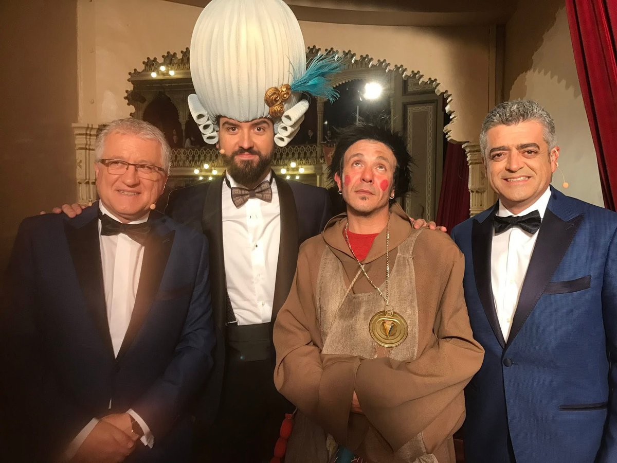 📸 🎭 | Enhorabuena, querido @_manusanchez_!

Gran defensor de lo nuestro, enorme pregonero.

A reinar el 14 de Febrero en San Antonio 😜

#CorodelosEstudiantes