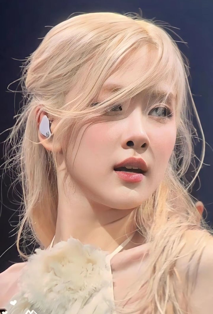 AboutmusicRose's tweet photo. ROSÉ becomes the first female K-pop soloist to surpass 19 million subscribers on YouTube https://t.co/ufXQ1Ke8Fx